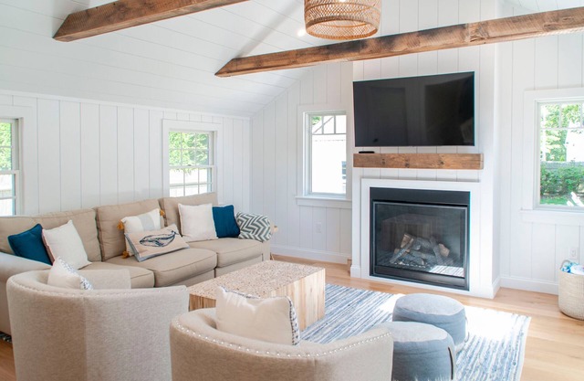 Beautifully Renovated Cape Cottage with Pool!