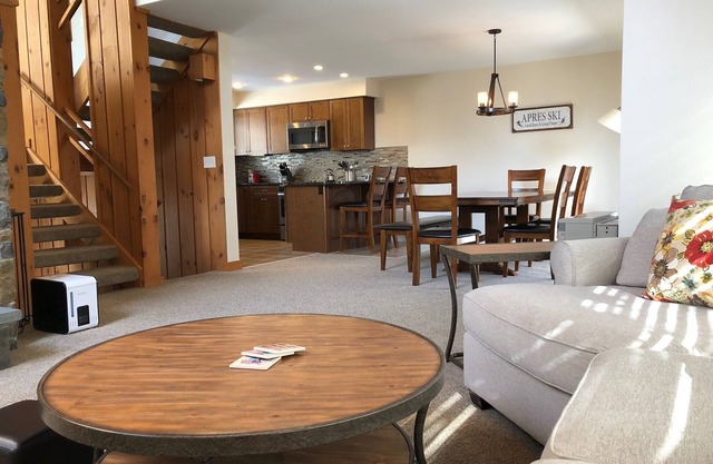 Beautifully renovated condo at Loon Mountain - fully air conditioned!