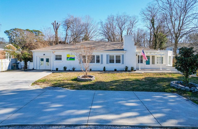 Beautifully renovated home close to Woodland Park, MRH and downtown.