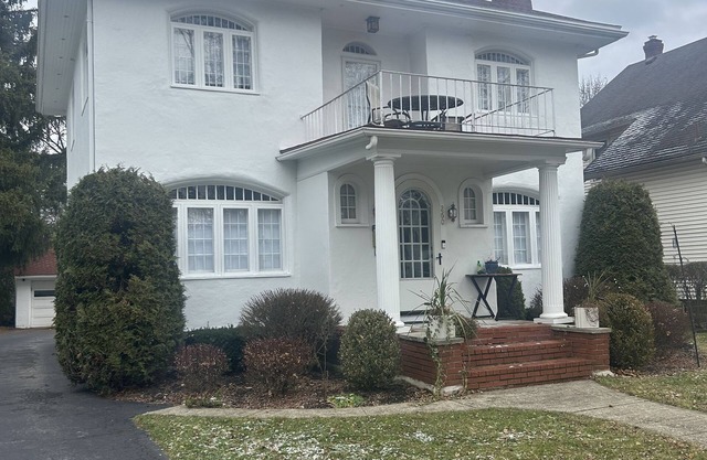 Beautifully Renovated 4BR Single Family Home. Sleeps 9 Pets Welcome: Brighton