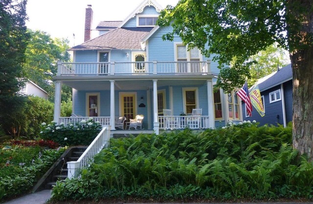 Beautifully Renovated Victorian Cottage in Historic Bay View