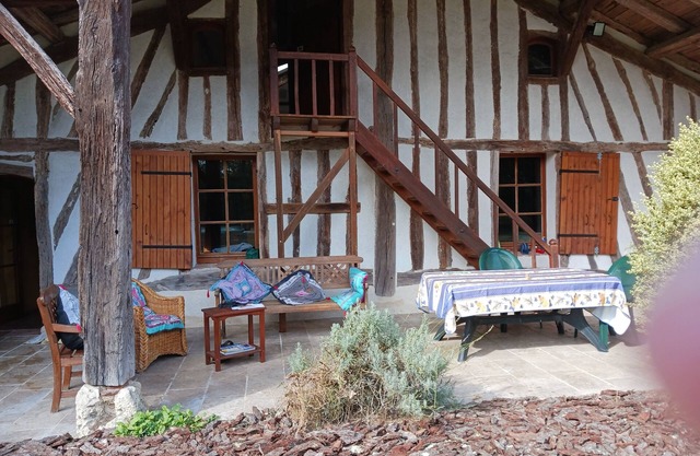Beautifully restored farmhouse. Private clearing in the forest. Pool. Sleeps 9