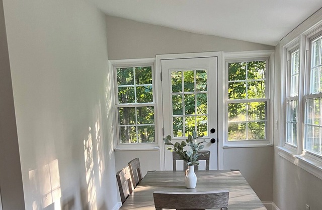Beautifully updated home - Close to Boston and beaches - sleeps 6!