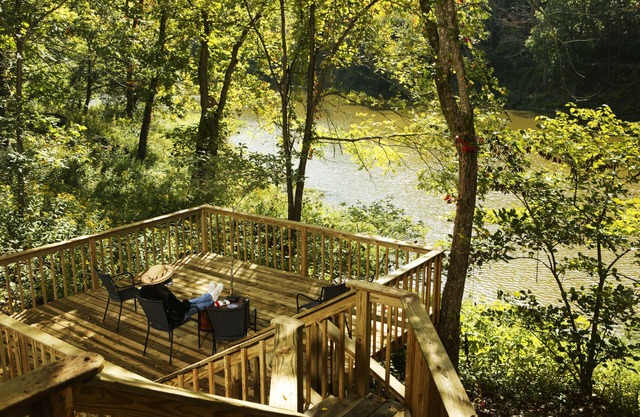 Becky Thatcher Cottage at Lake Lucerne Resort & Ranch - No Cleaning Fees