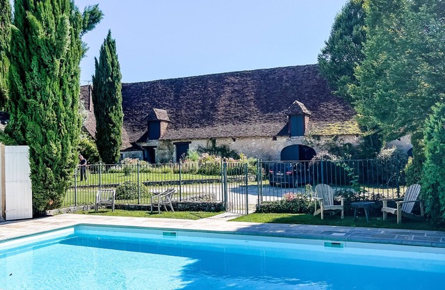 Bed and Breakfast 'Domaine De Pragelier,La Boulangerie' with Shared Pool, Terrace and Wi-Fi