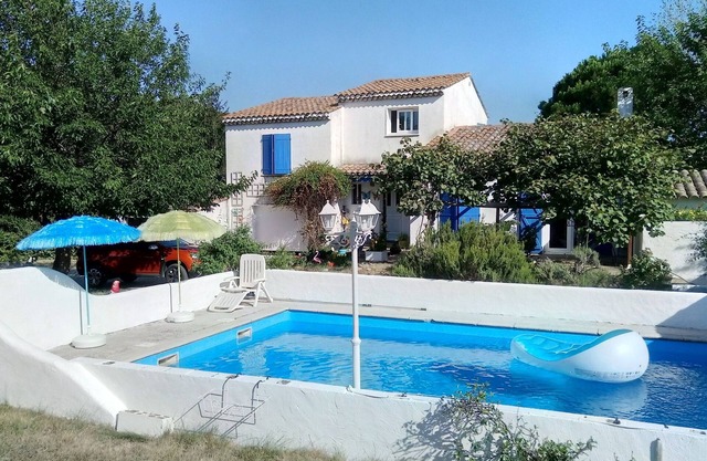 Bed and Breakfast Mas du Petit Paradis in ARLES