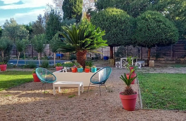 Bed and Breakfast 'Vue Jardin' with Shared Pool, Shared Garden and Wi-Fi