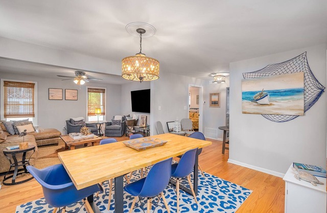 Bella Vista: 2 Bed/Bath Condo
