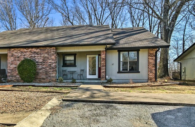 Bella Vista Townhome with Golf Course On-Site!