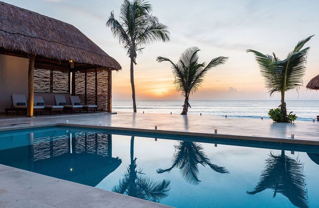 Bella Vita - 8BR beachfront Villa Soliman Bay