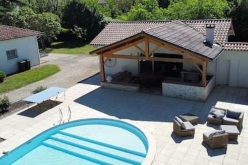Belle dépendance avec piscine