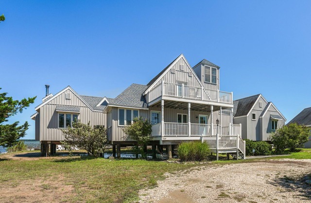 Belle of the Bay - Beautiful Custom Waterfront Home!