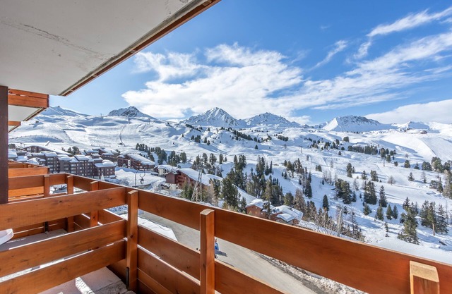 Belle Plagne, panoramic view, linen and parking included!