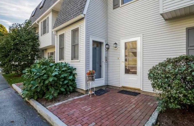 Bellevue Ave, Steps to Everything! With Pool and Tennis