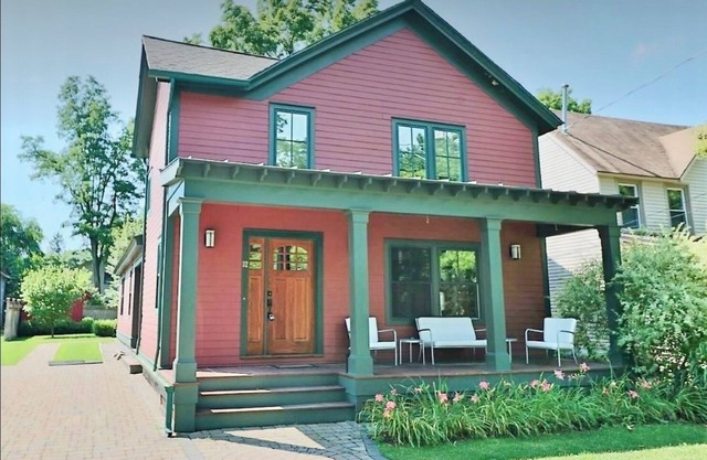 BELMONT RENTAL Award Winning - Rare Contemporary Historic District - Sunlit Home