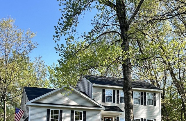 Belmont Stakes Rental - Short drive to Racetrack, Downtown, and Saratoga Lake