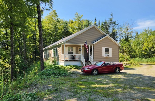 Belvidere Mountain Vista - Near Jay Smuggs Stowe Long Trail, Pet OK, Easy Access, Flexible Check-In!
