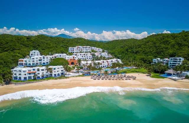 Best Location on Property ~ Beachfront ~ Private Pool ~ Top Floor Corner Unit
