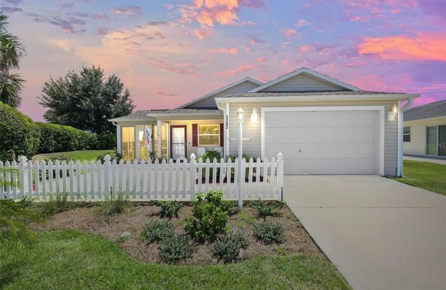 BEST Location 2bed/2ba house w/garage on PRIVATE CORNER LOT just updated!
