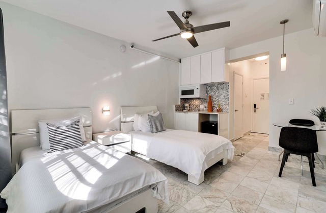 Best location by the Beach ! Free WiFi - TV - All amenities