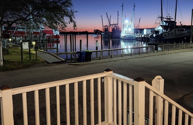 Best Location in Oriental, NC! 2 Queens!