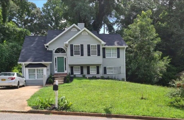 Best of both worlds. 3 bedroom, 2 bathroom home. Come stay awhile.