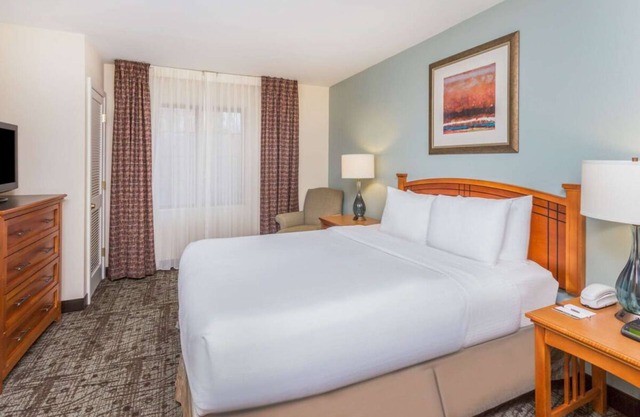Best Place to Stay in Atlanta! Swimming Pool, Free Breakfast, Pet-friendly!