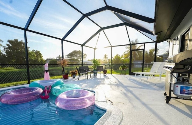 Best Pool House For Families + Games and Services!