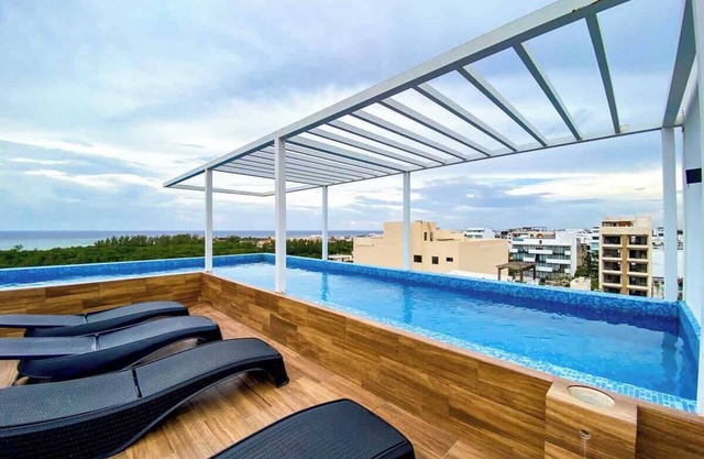 Best Studio at 5th Ave w/Pool+Gym Steps to Beach