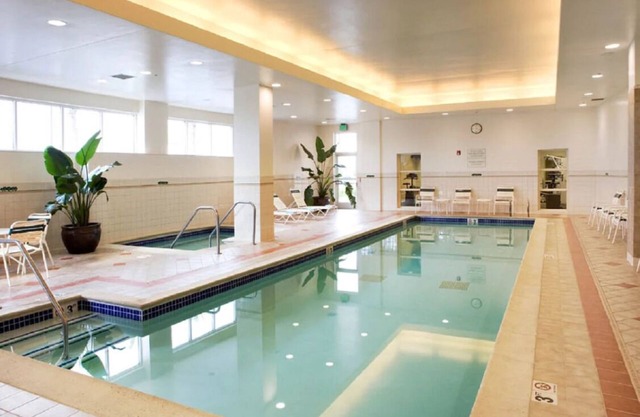 Best Value, Quality Stay! Short Drive to Paramount Theater, w/Swimming Pool!