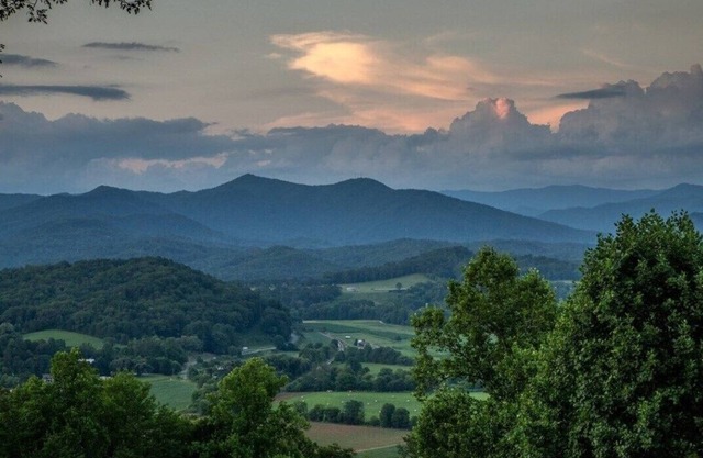 BEST VIEW IN BRYSON CITY IN THE SUGAR SHACK!