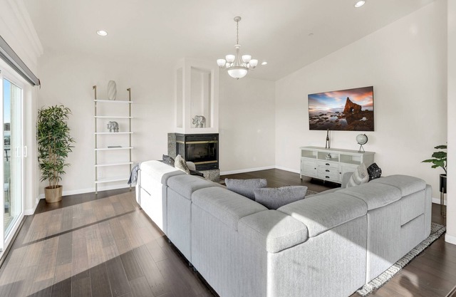 BEST VIEW IN SD! 2800 sq ft modern 5 bedroom, pool table, game room!