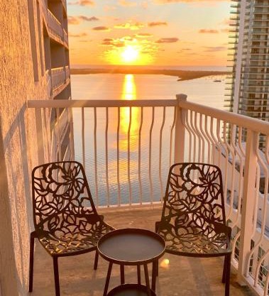 Best views, 2 balconies, 2 bedrooms, pool, gym, parking