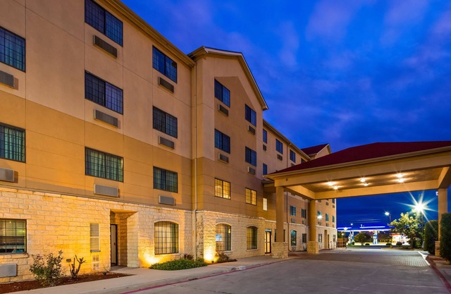 Best Western Windsor Pointe Hotel & Suites-Frost Bank Center