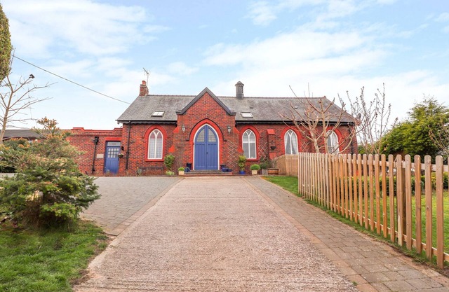 BETHANIA CHAPEL ANNEX, pet friendly in Bagillt, Flintshire