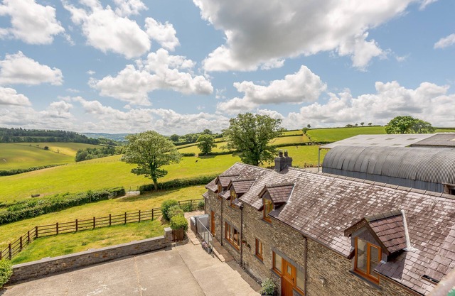 Beudy Bach - Two Bedroom House, Sleeps 6