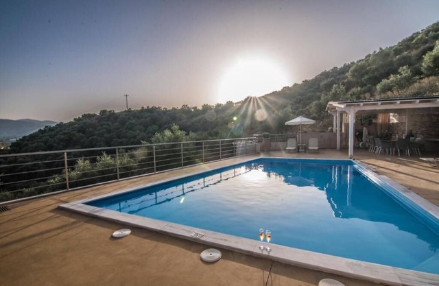 BH418 - R - Villa Chania
