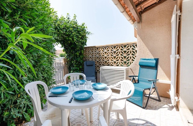 BI1-311: Air-conditioned studio apartment with mezzanine located near the beach.