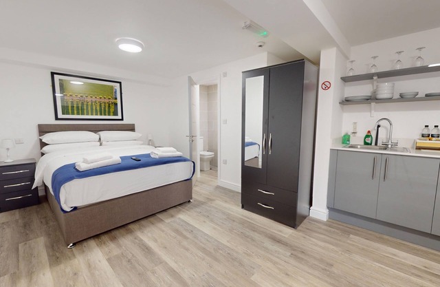 Bicester Court Lodge The Village Room | Bicester Holiday Let | 1 Beds & Sleeps 2