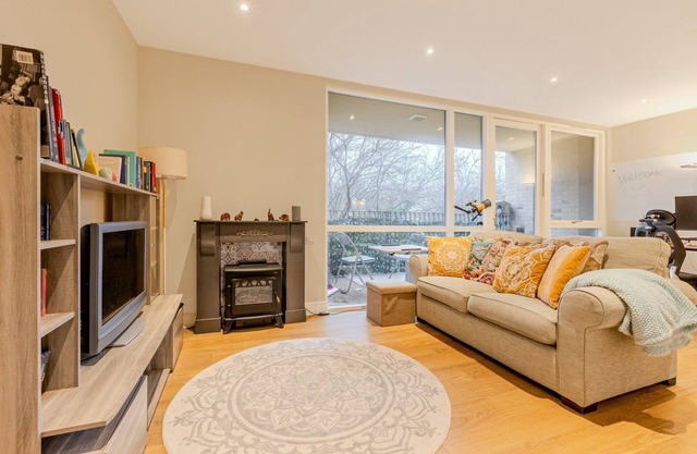 BIG 1-Bed Flat Central London w/Terrace & Office Corner
