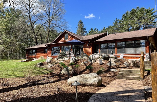 Big Arb Lakeside Ranch by Restaurants, Trails, Minutes to Minocqua Cable & Wi-Fi