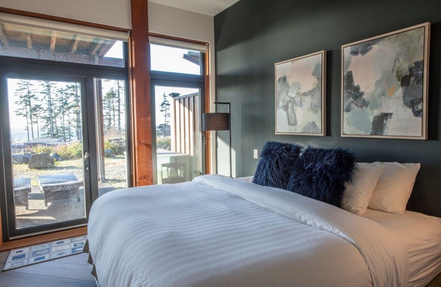 Big Beach Escape - Sleeps 6 - Pet Friendly!