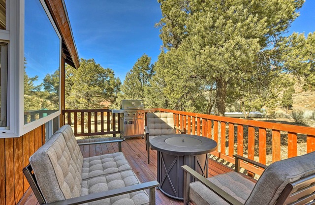 Big Bear Lake Cabin w/Deck & Views ~ 9 Mi to Ski!