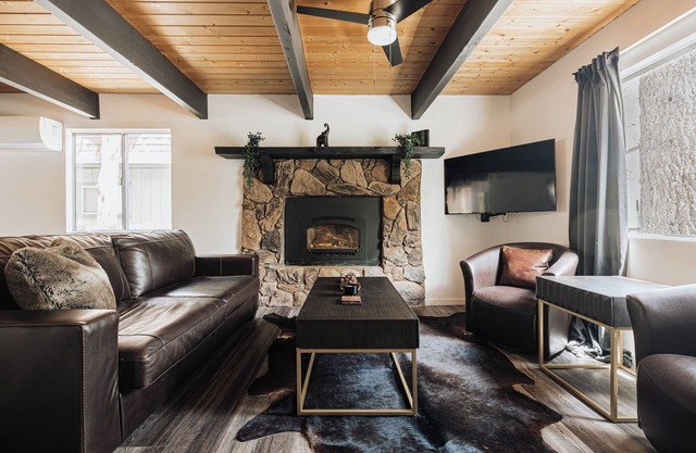 Big Bear Pine Haven Cabin: Hot Tub Fireplace Games