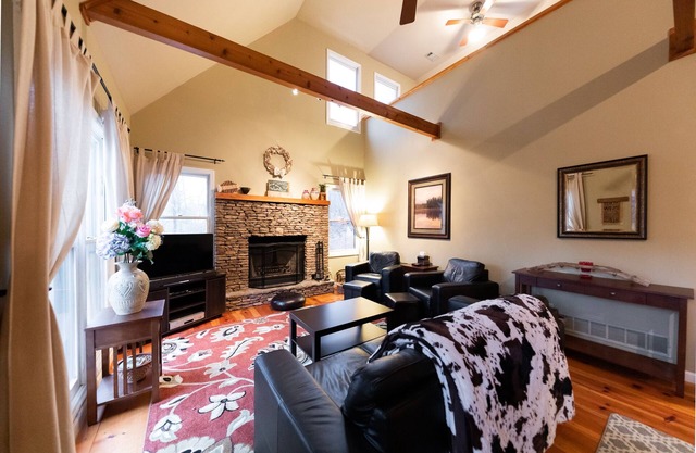 BIG CANOE Peaceful Relaxing Mountain Home.