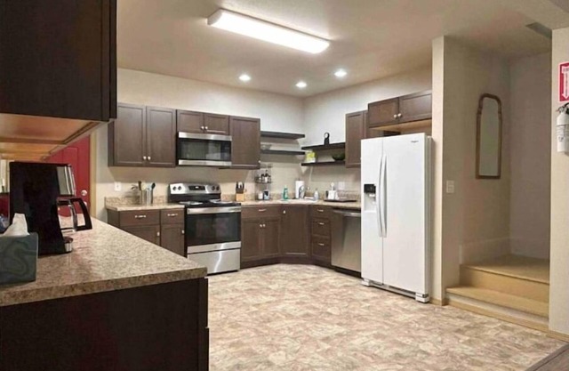Big & Easy Access Spokane 2 BR, 1 Bath Back Unit