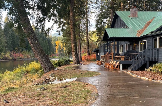 Big Family Cabin on the River's Edge