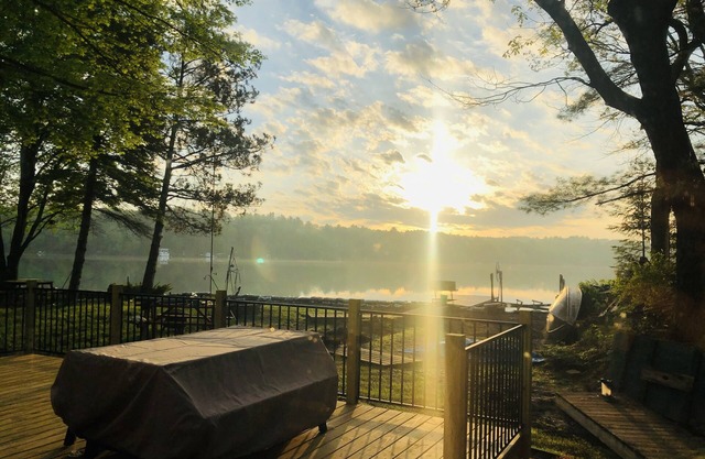 Big Hills Lake- Beautiful waterfront cottage on clear sandy lake!