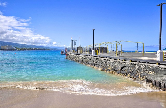 Big Island Condo w/Pool Access: Walk to Beach!