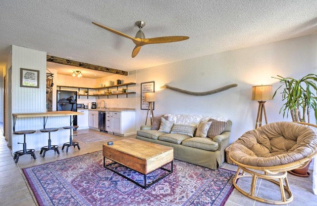 Big Island Condo with Pool Access Walk to Beach!